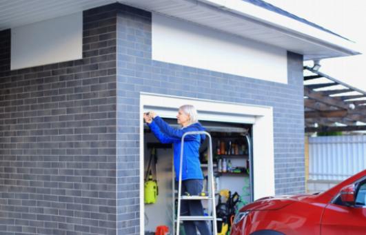 DIY-autotallin oven etäohjelmointi: Avain kotiturvallisuuteen ja kätevyyteen