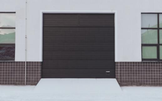 Itse tehtävä autotallin ovien tiivistys: Kuinka pitää koti turvallisena ja kuivana