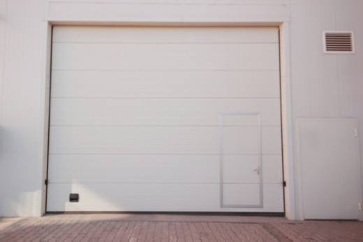 Lisää energiatehokkuutta autotallin ovieristyksellä: tee-se-itse-opas