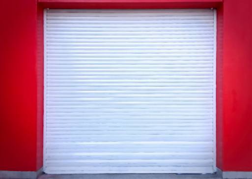 Parhaat vinkit autotallin ovien sääsuojaamiseen: Kotisi suojaaminen säätuhoilta