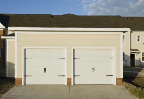 Suojaa kotisi: 5 autotallin oviturvajärjestelyä, jotka sinun täytyy tietää