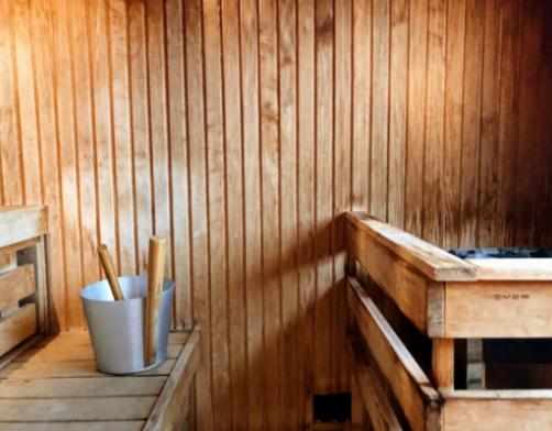Muuta kotisi rentoutumisen keitaaksi perinteisellä saunalla